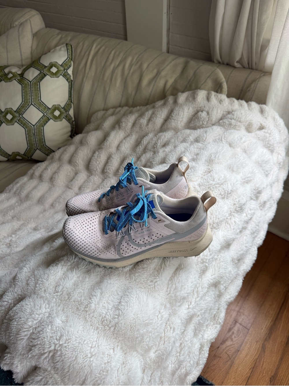 Nike Pegasus trail Women's Running Sneakers with Blue Laces